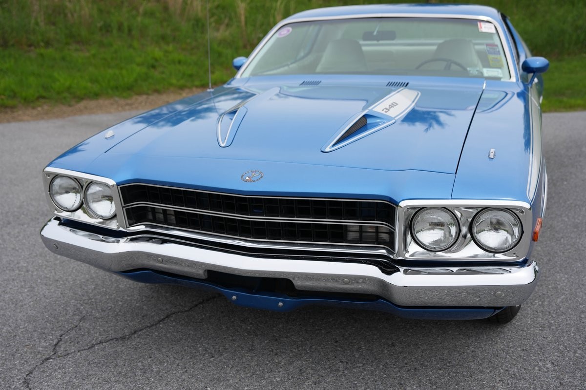 Plymouth-Road-Runner-1973-Fastback-21