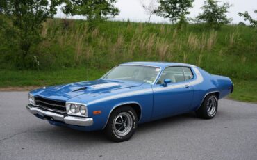 Plymouth-Road-Runner-1973-Fastback