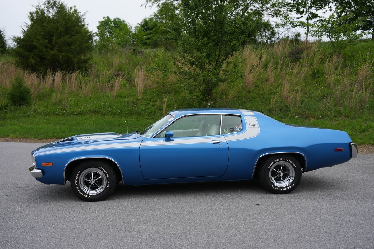 Plymouth-Road-Runner-1973-Fastback-4