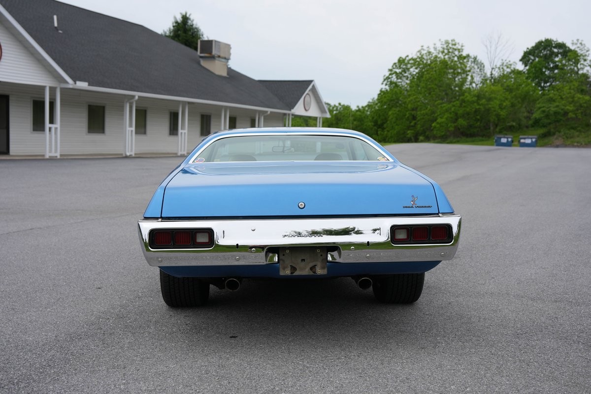 Plymouth-Road-Runner-1973-Fastback-7
