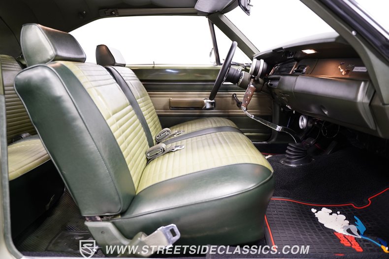 Plymouth-Road-runner-1969-Forest-Green-Metalli-Green-45