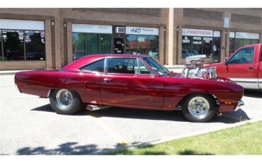 Plymouth-Road-runner-1970-Candy-Brandy-Wine-Black-and-Grey-2