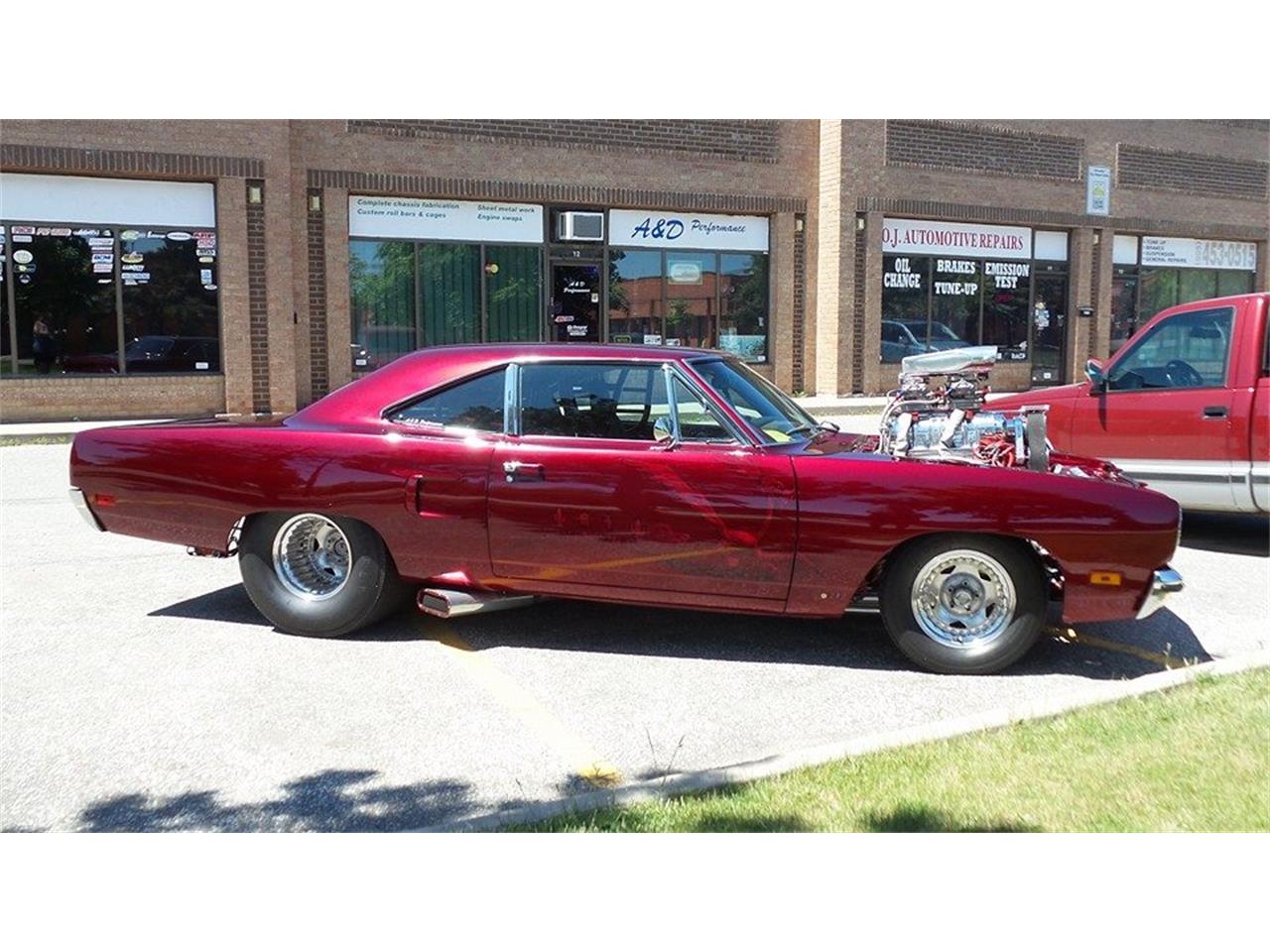 Plymouth-Road-runner-1970-Candy-Brandy-Wine-Black-and-Grey-2