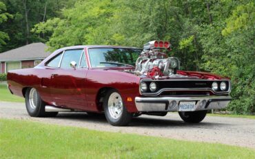 Plymouth-Road-runner-1970-Candy-Brandy-Wine-Black-and-Grey-3