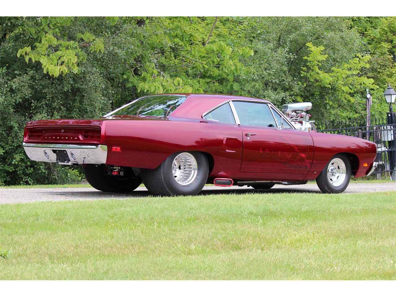 Plymouth-Road-runner-1970-Candy-Brandy-Wine-Black-and-Grey-8