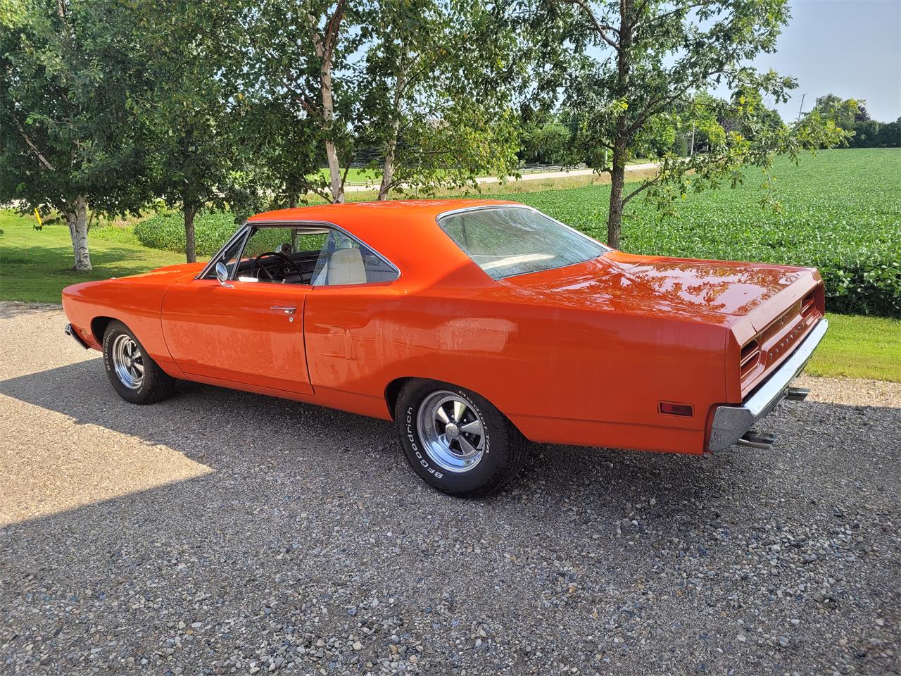 Plymouth-Road-runner-1970-Citrus-orange-White-1