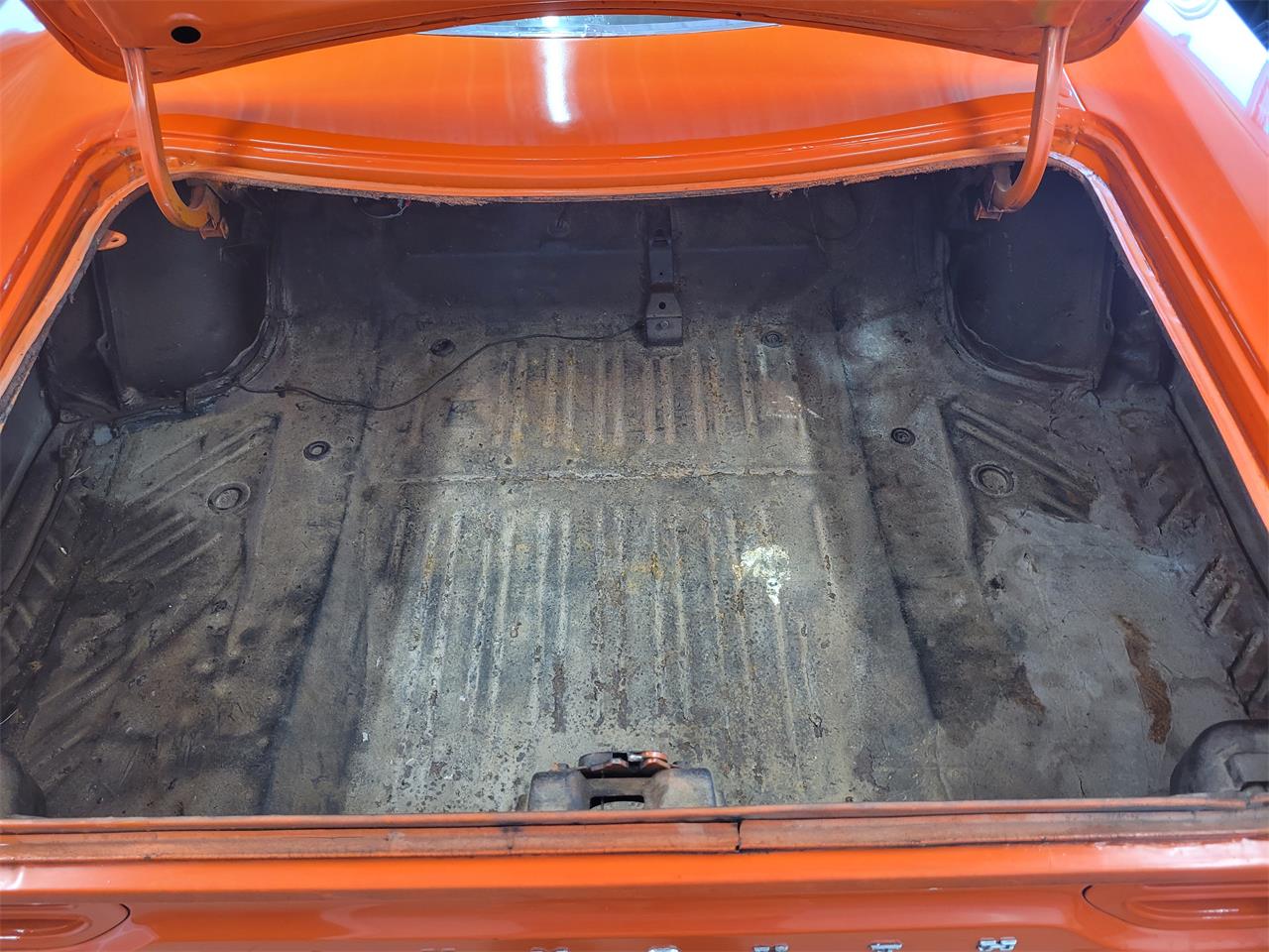 Plymouth-Road-runner-1970-Citrus-orange-White-14