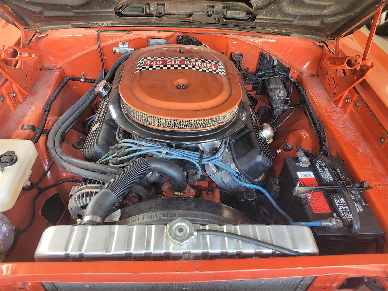 Plymouth-Road-runner-1970-Citrus-orange-White-2