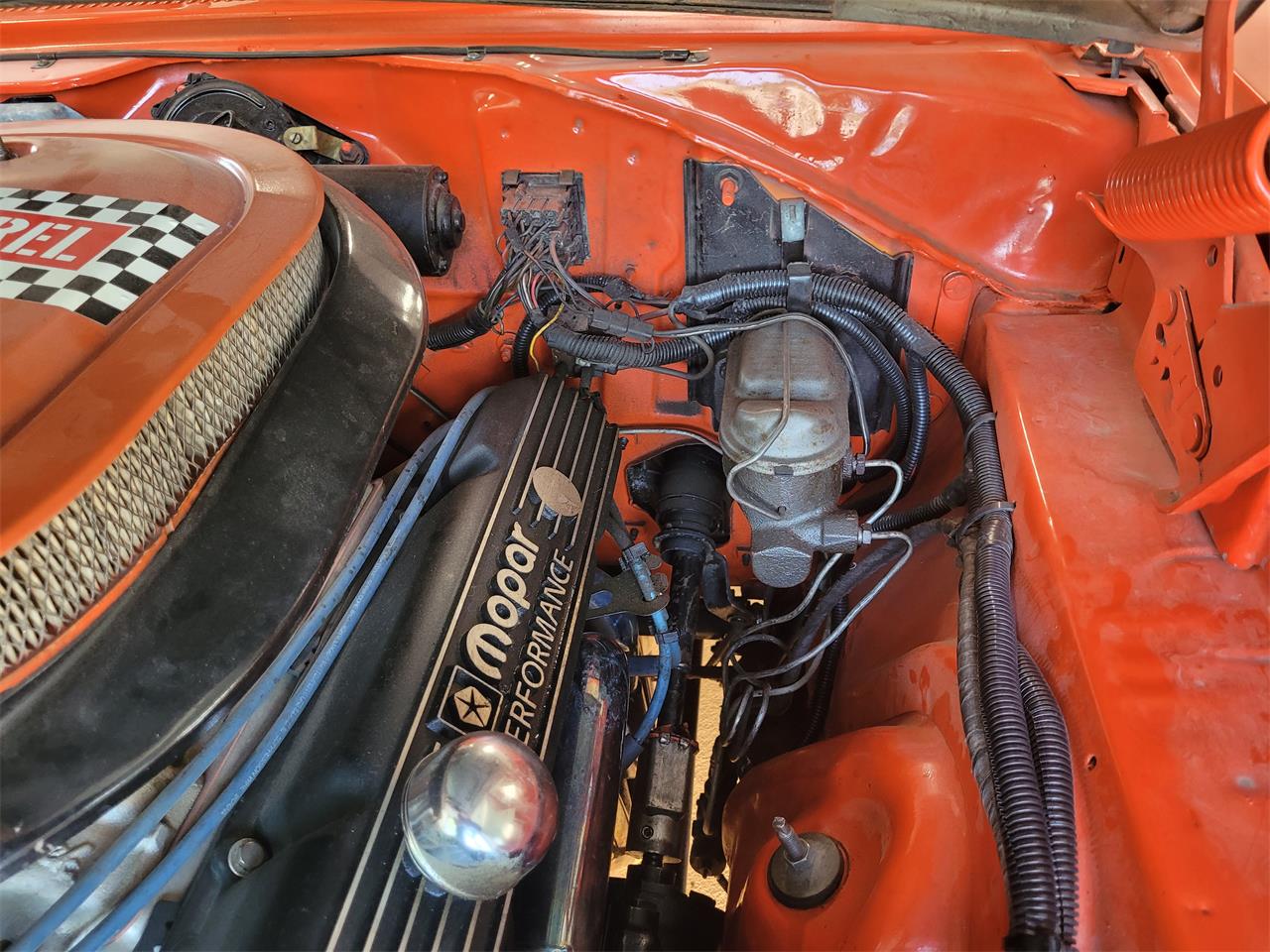Plymouth-Road-runner-1970-Citrus-orange-White-3