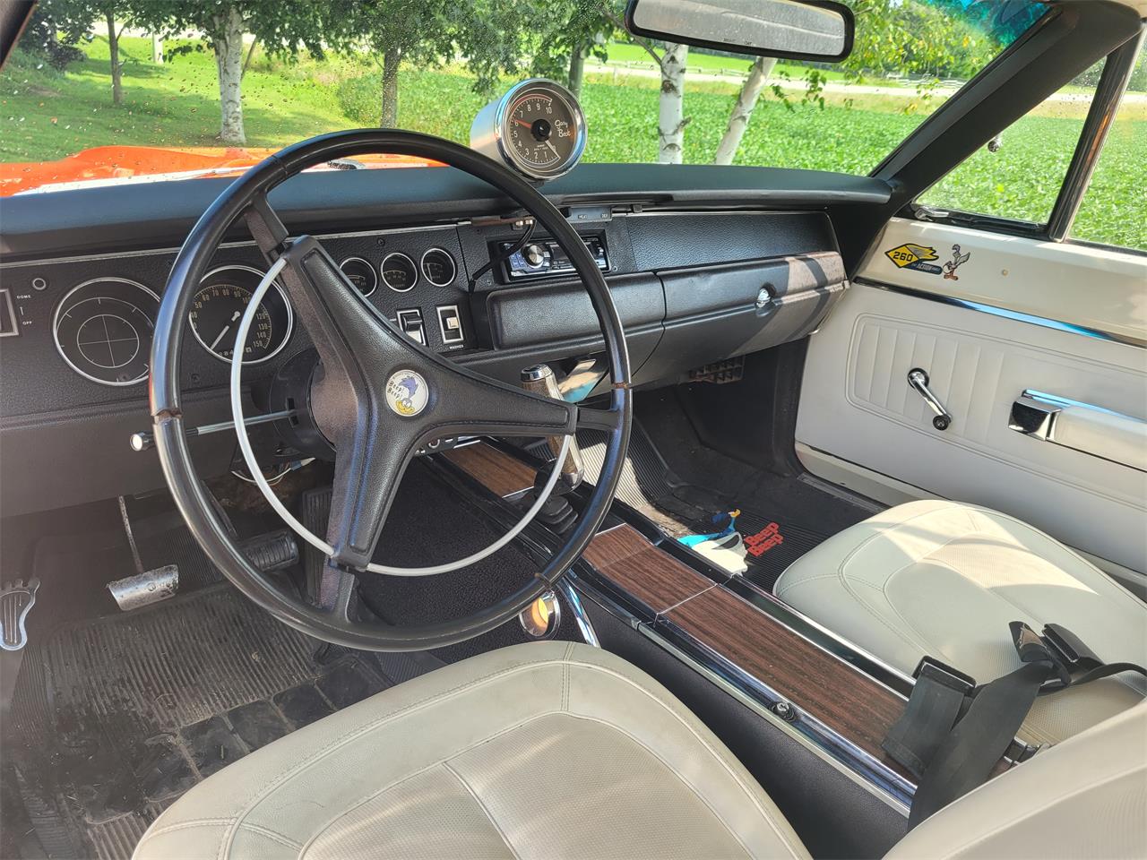 Plymouth-Road-runner-1970-Citrus-orange-White-5
