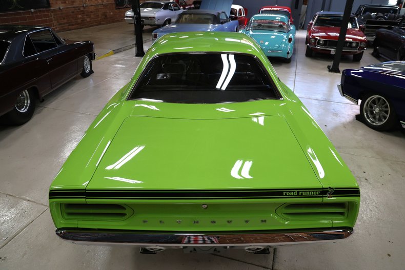 Plymouth-Road-runner-1970-Limelight-Black-1