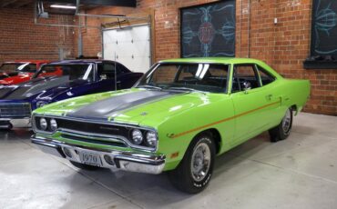 Plymouth-Road-runner-1970-Limelight-Black-10