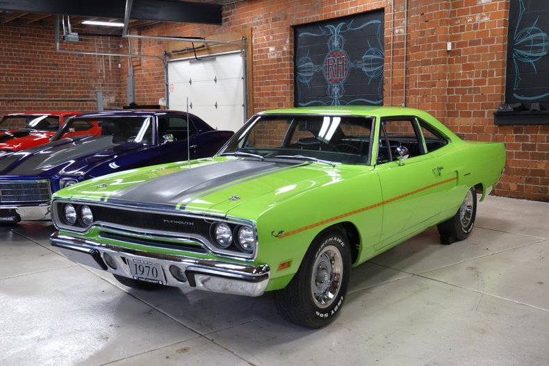 Plymouth-Road-runner-1970-Limelight-Black-10