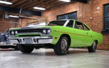 Plymouth-Road-runner-1970-Limelight-Black-11