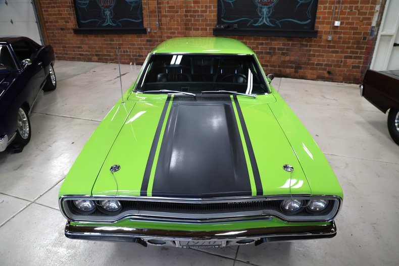 Plymouth-Road-runner-1970-Limelight-Black-12