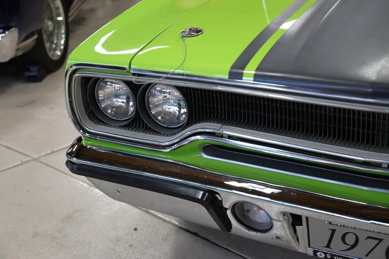 Plymouth-Road-runner-1970-Limelight-Black-14
