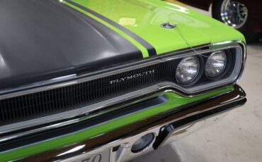 Plymouth-Road-runner-1970-Limelight-Black-15