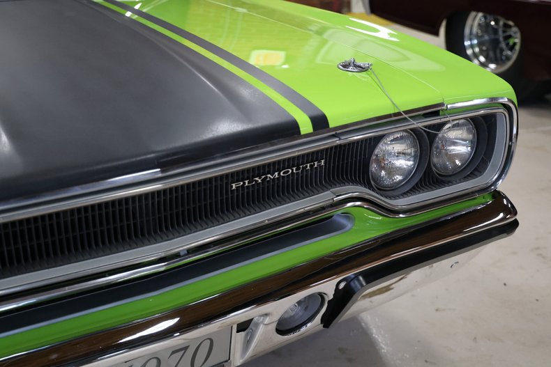 Plymouth-Road-runner-1970-Limelight-Black-15