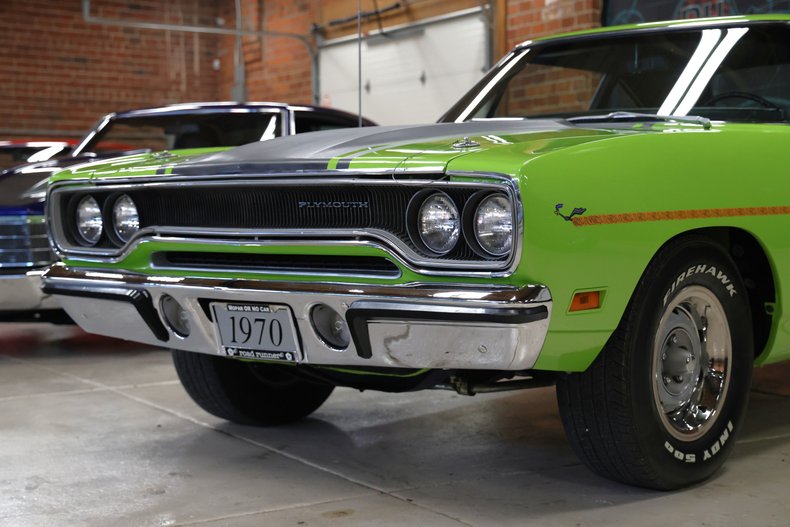 Plymouth-Road-runner-1970-Limelight-Black-16