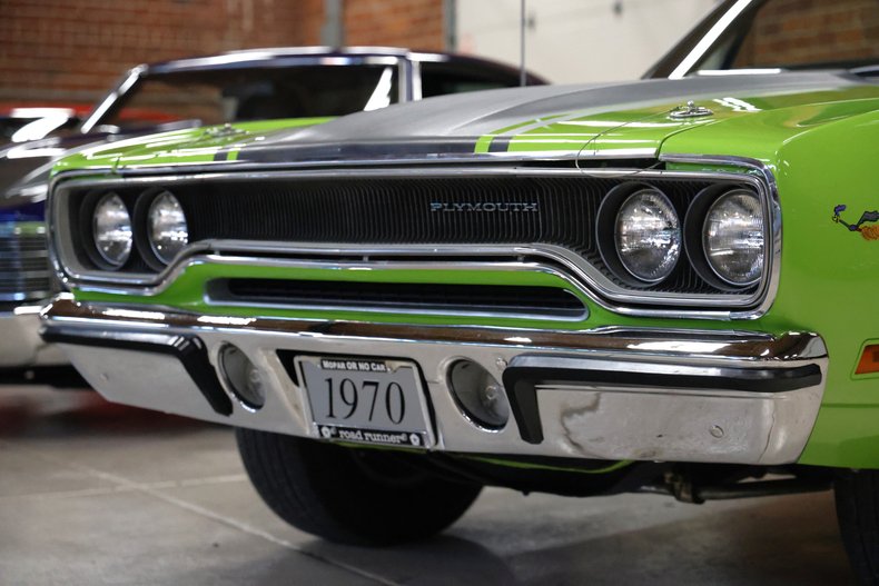 Plymouth-Road-runner-1970-Limelight-Black-17