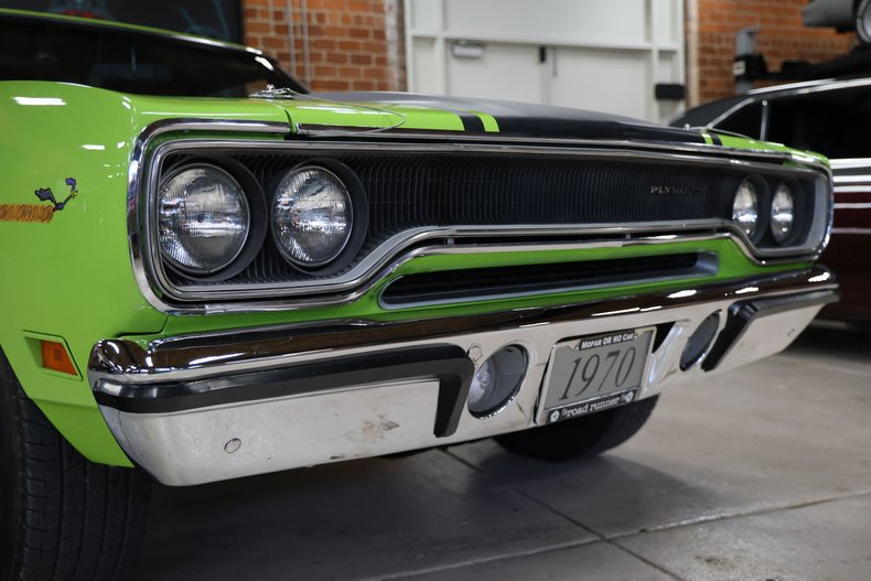Plymouth-Road-runner-1970-Limelight-Black-18