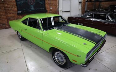 Plymouth-Road-runner-1970-Limelight-Black-19