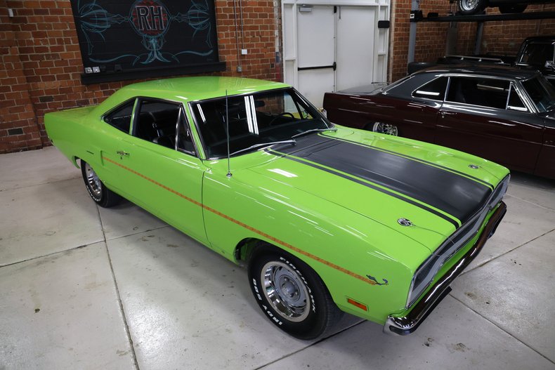 Plymouth-Road-runner-1970-Limelight-Black-19