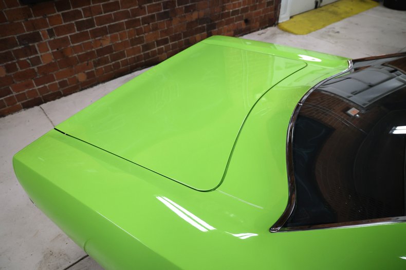 Plymouth-Road-runner-1970-Limelight-Black-2