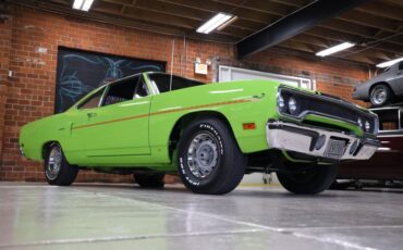 Plymouth-Road-runner-1970-Limelight-Black-21