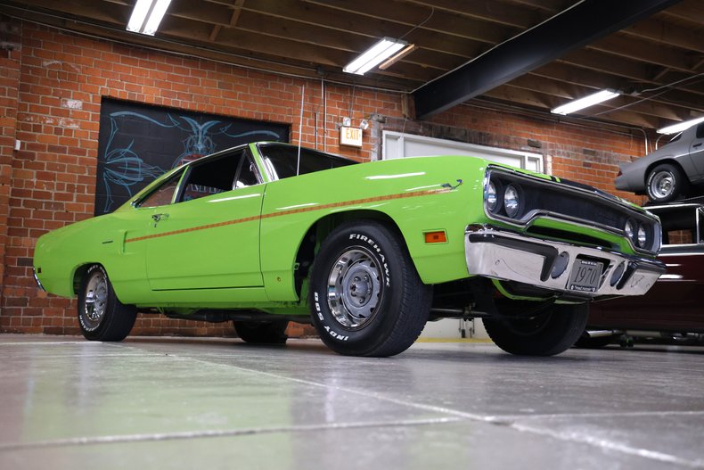 Plymouth-Road-runner-1970-Limelight-Black-21
