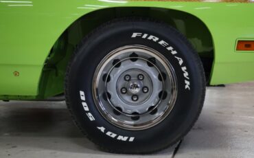 Plymouth-Road-runner-1970-Limelight-Black-22