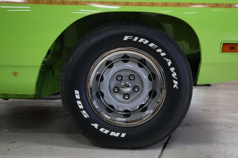 Plymouth-Road-runner-1970-Limelight-Black-22