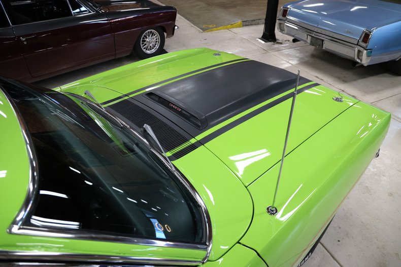 Plymouth-Road-runner-1970-Limelight-Black-26