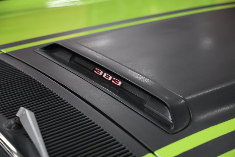 Plymouth-Road-runner-1970-Limelight-Black-27