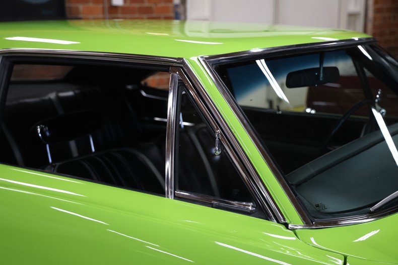 Plymouth-Road-runner-1970-Limelight-Black-29