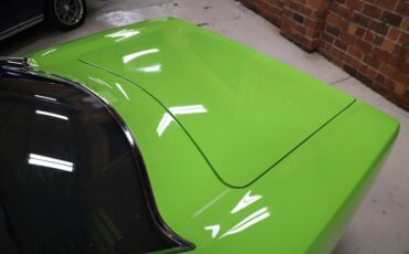 Plymouth-Road-runner-1970-Limelight-Black-3