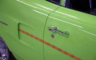 Plymouth-Road-runner-1970-Limelight-Black-30