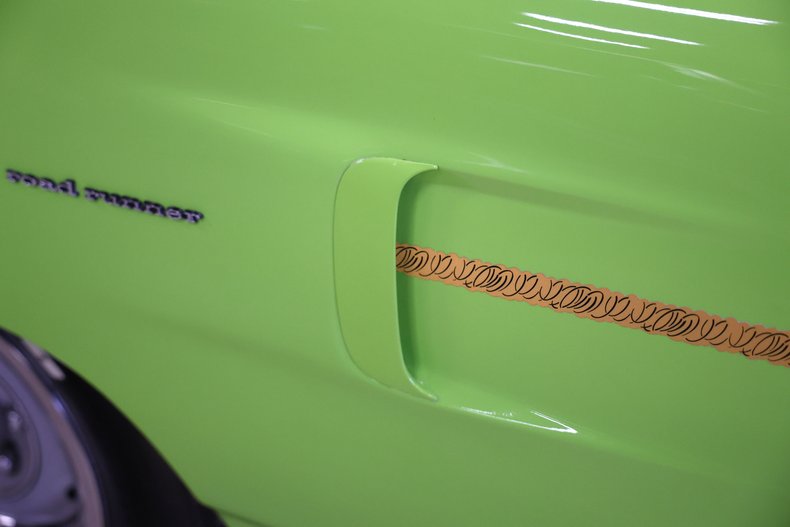 Plymouth-Road-runner-1970-Limelight-Black-32