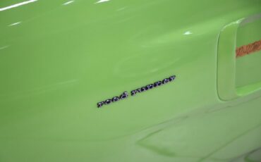 Plymouth-Road-runner-1970-Limelight-Black-33
