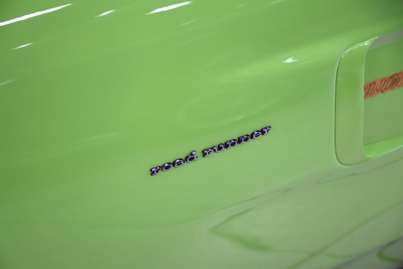 Plymouth-Road-runner-1970-Limelight-Black-33