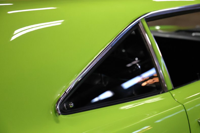 Plymouth-Road-runner-1970-Limelight-Black-34