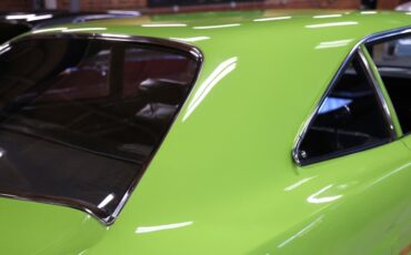Plymouth-Road-runner-1970-Limelight-Black-35