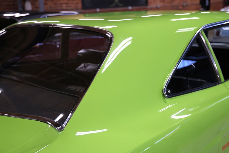 Plymouth-Road-runner-1970-Limelight-Black-35