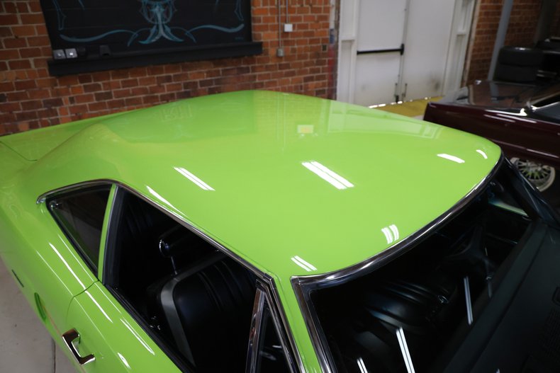 Plymouth-Road-runner-1970-Limelight-Black-36