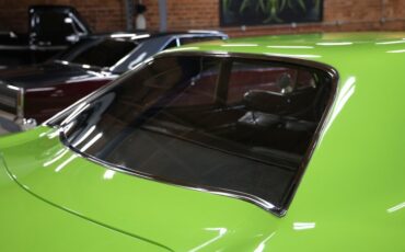 Plymouth-Road-runner-1970-Limelight-Black-38