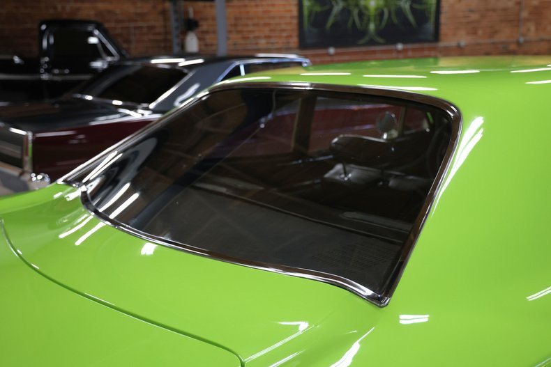 Plymouth-Road-runner-1970-Limelight-Black-38