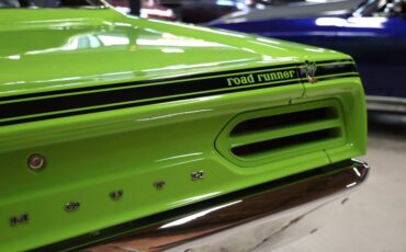 Plymouth-Road-runner-1970-Limelight-Black-4