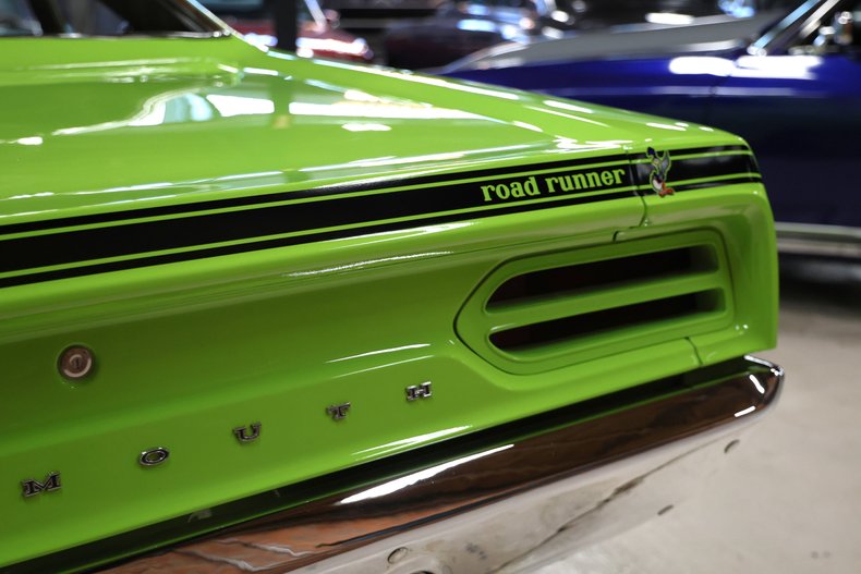 Plymouth-Road-runner-1970-Limelight-Black-4