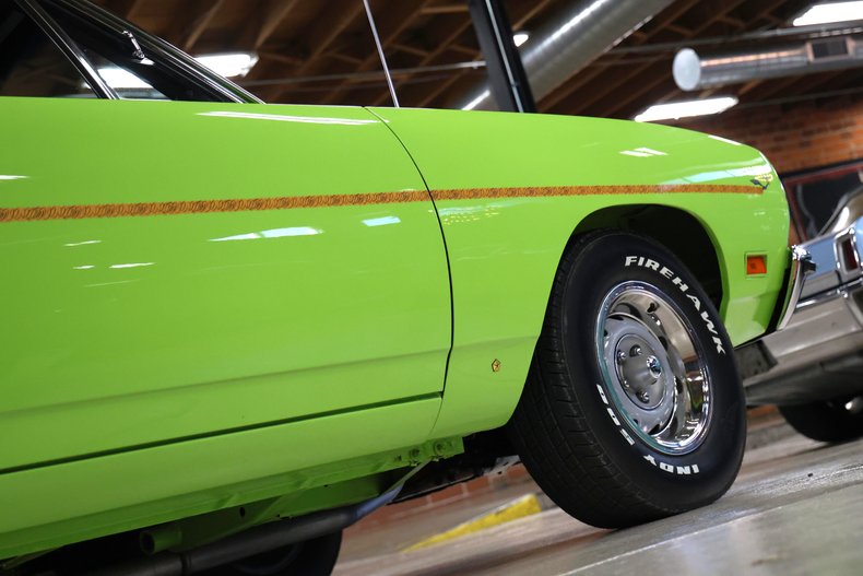 Plymouth-Road-runner-1970-Limelight-Black-40