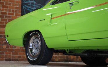 Plymouth-Road-runner-1970-Limelight-Black-41